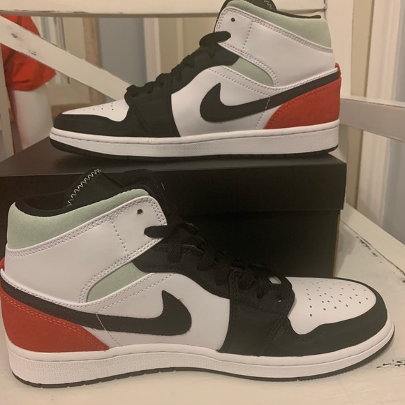 Air Jordan 1 Mid se - Picture 2 of 9